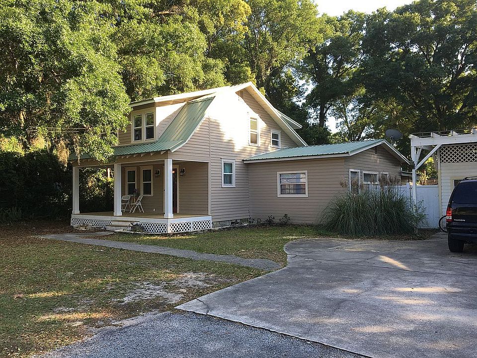 1st image of 325 SW Garden St