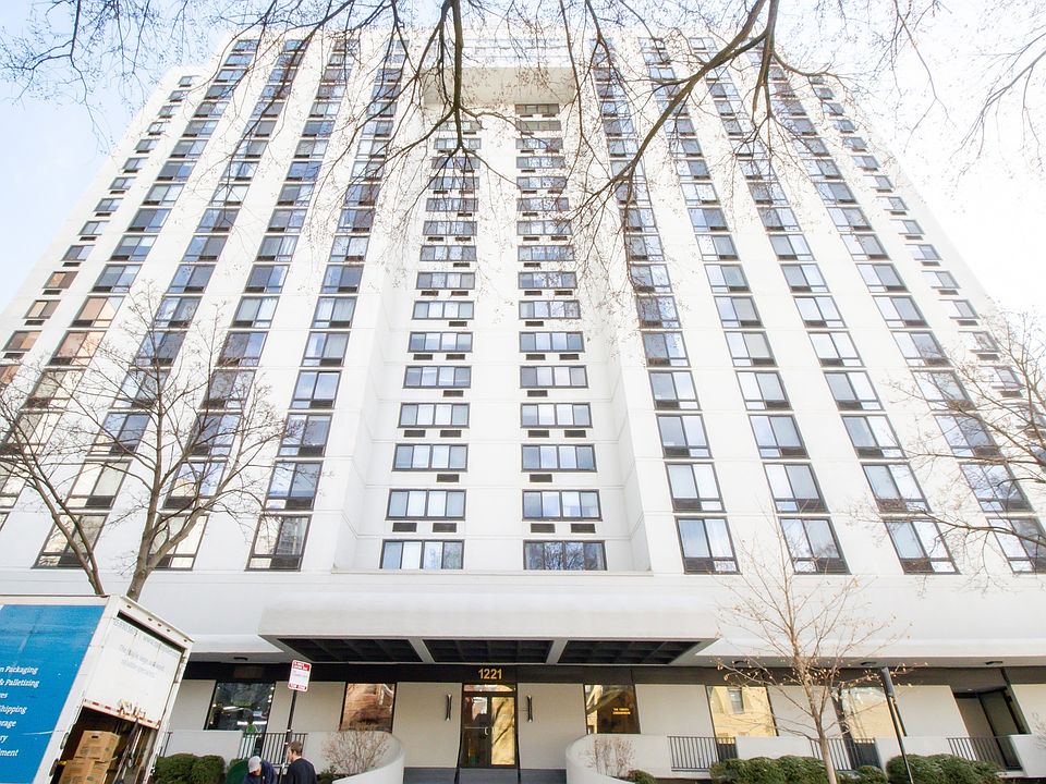 1st image of 1221 N Dearborn Pkwy APT 1406S