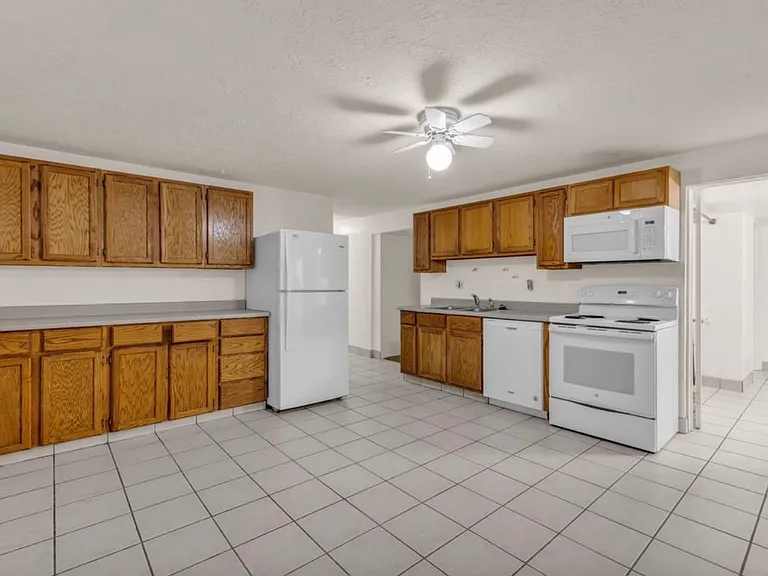 2321 W Harvest Ln — Photo 4