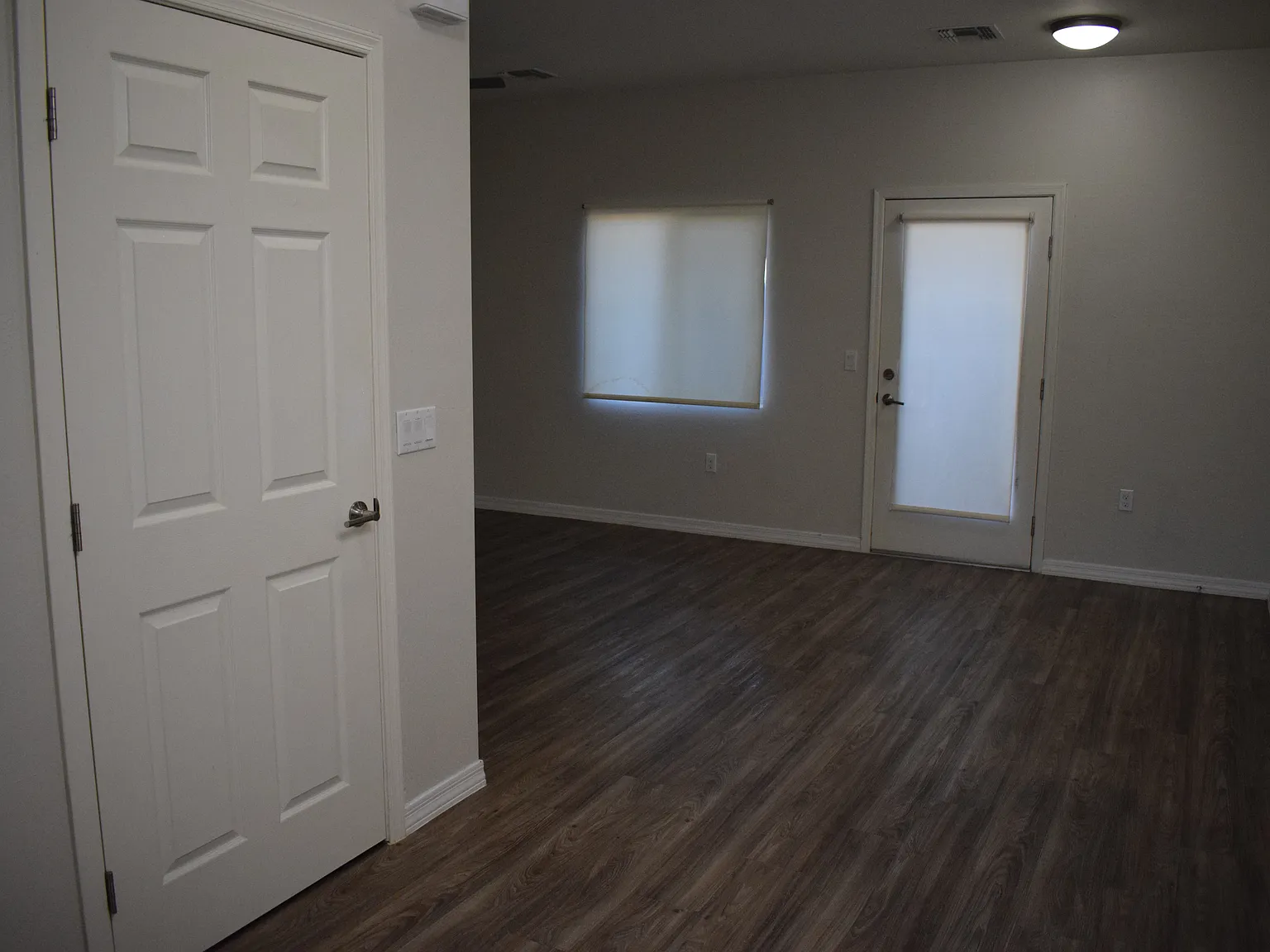 Studio, 560 sqft, $975 — Photo 4