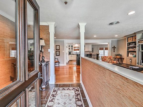 3rd image of 10323 Shadow Wood Dr