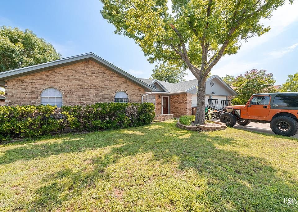 1st image of 3837 Inglewood Dr