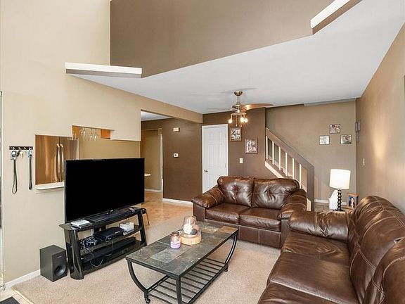 4th image of 621 Nantucket Way #621