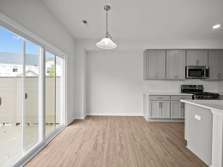 2405 Saltsprings Dr — Photo 3