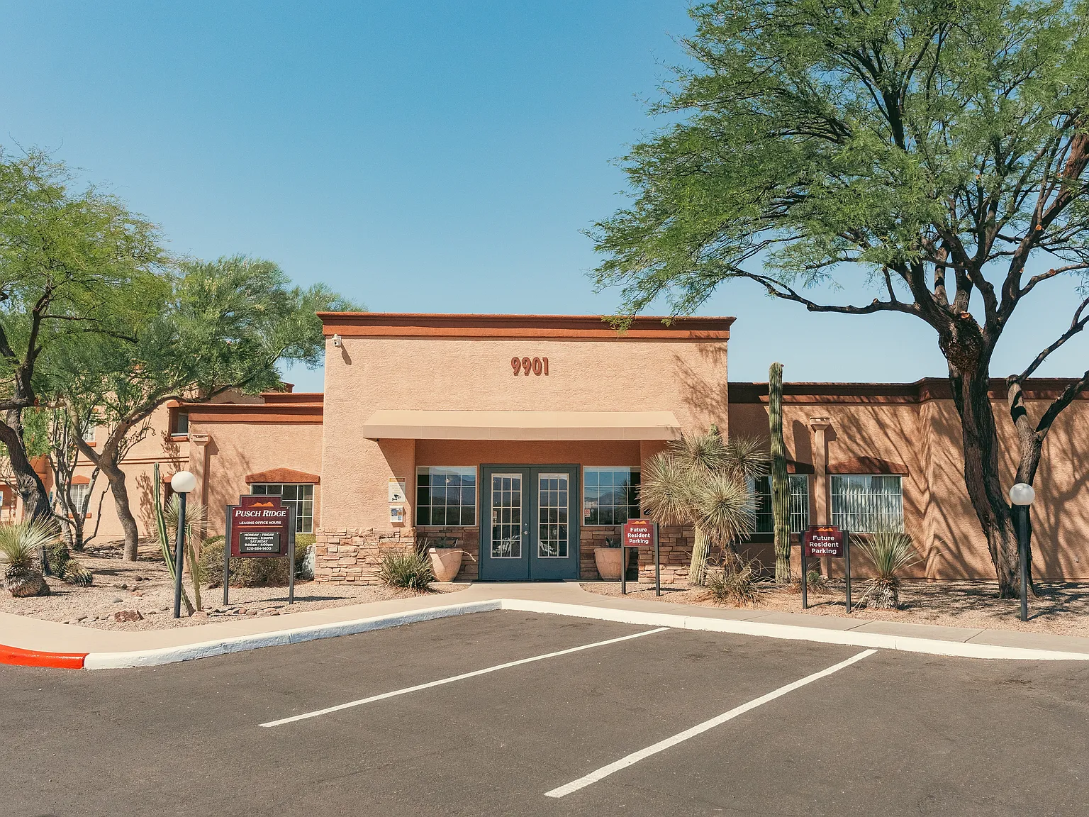 Pusch Ridge Apartments — Photo 4