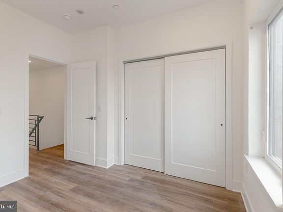 5th image of 2418 W Jefferson St Unit 2
