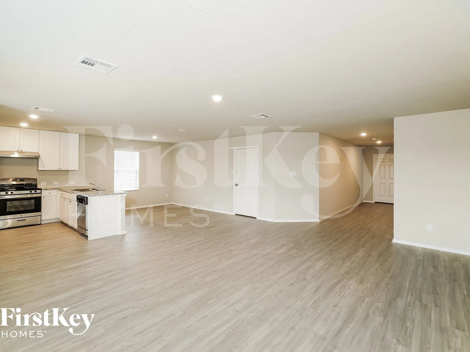 4 bed, 2.5 bath, 1950 sqft, $1,660 — Photo 3