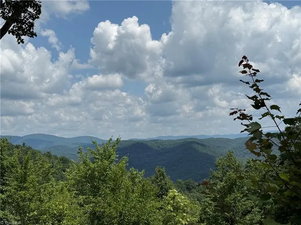337 Lucas Path Dr #69, Purlear, NC 28665
