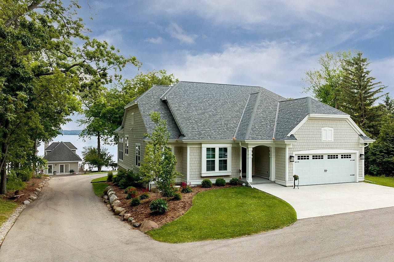 360 Forest Ave, Green Lake, WI 54941 Zillow