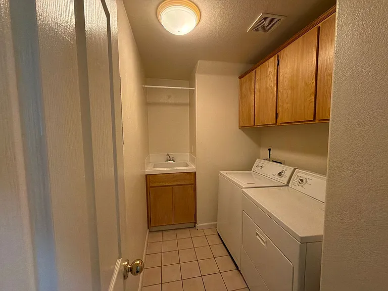 709 Black Oak Way — Photo 12