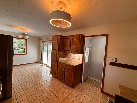 4th image of 525 25th St