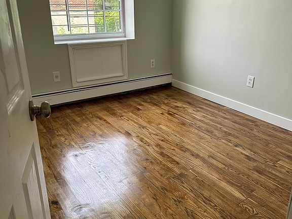 3rd image of 2900 Ely Ave #0
