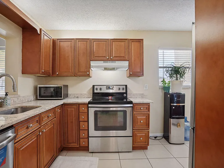 2825 SW 22nd Ave #201 — Photo 23