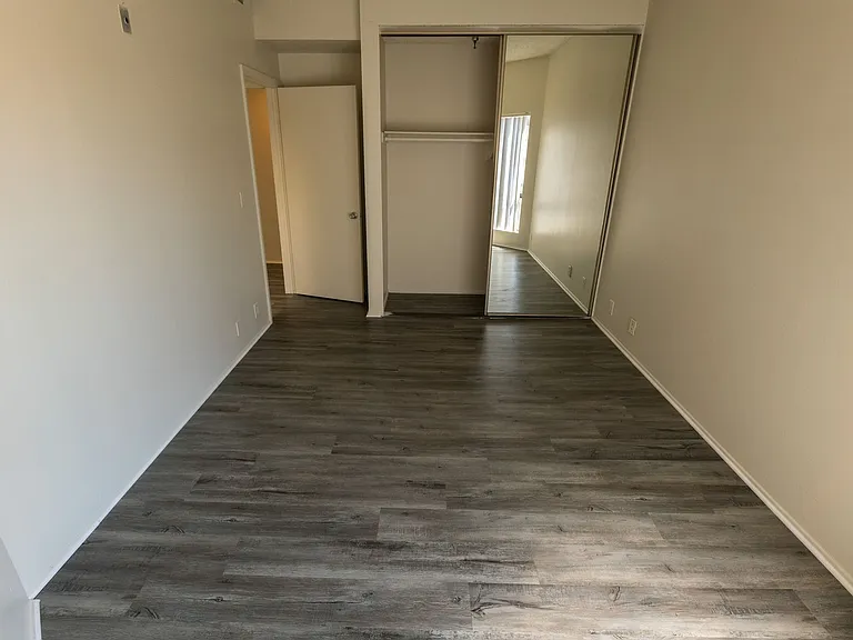 747 Gayley Ave — Photo 37