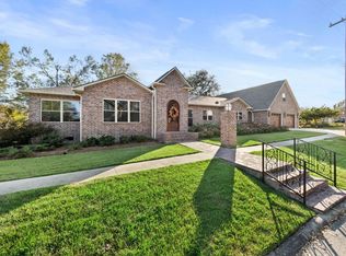103 E North St, Leesville, LA 71446