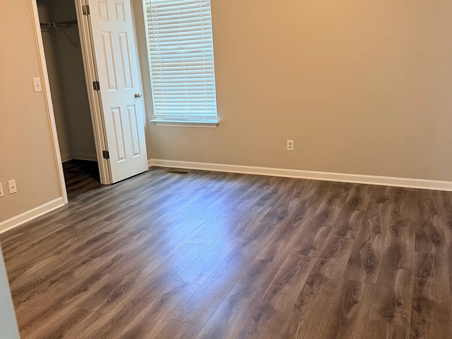 3 bed, 1200 sqft, $1,800 — Photo 3