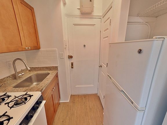 5th image of 1425 3rd Ave APT 4D