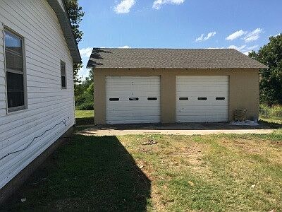 2nd image of 809 S Harrah Rd