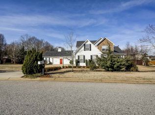 55 Rustcraft Dr, Greer, SC 29651