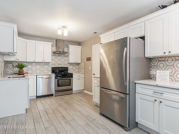 2nd image of 2S707 Grove Ln