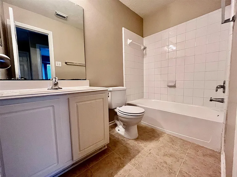 2811 Hackamore Hollow Ln — Photo 13