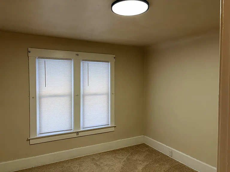 1412 Miami Ct NE — Photo 17