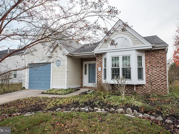 422 Elderberry Ct, Mount Laurel, NJ 08054