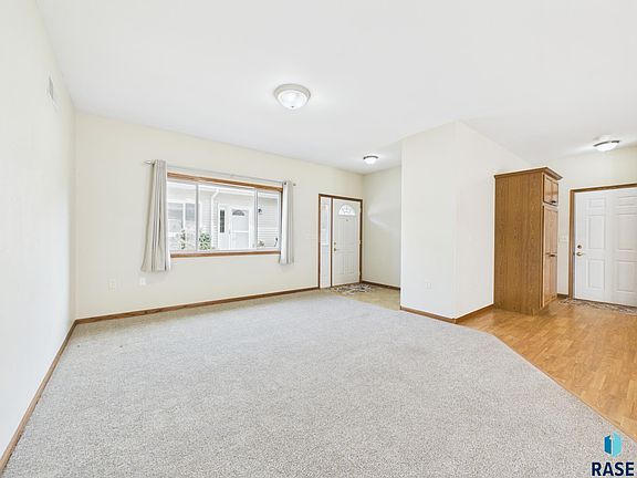 5th image of 4552 E 49th St