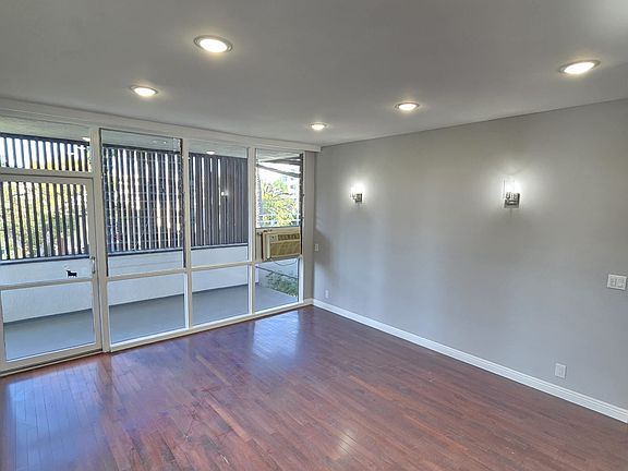 3rd image of 400 S Occidental Blvd APT 14