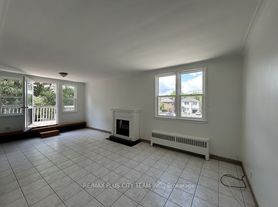3432 Bathurst St