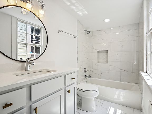 5th image of 3115 Marais St
