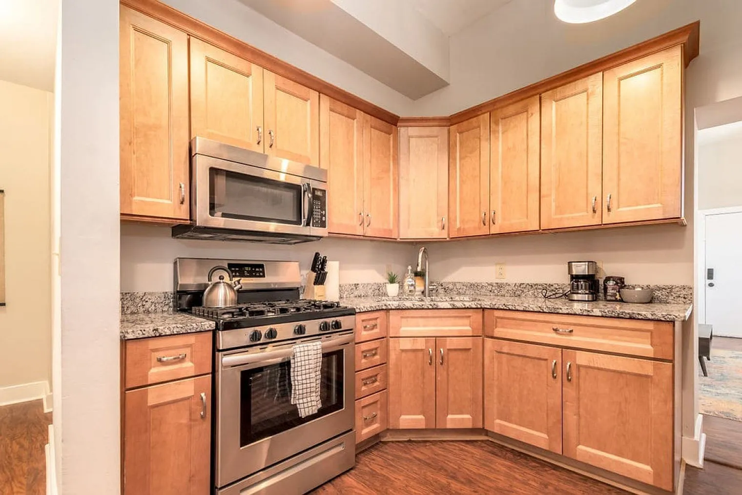 3 bed, 1.0 bath, 1453 sqft, $2,445 — Photo 3
