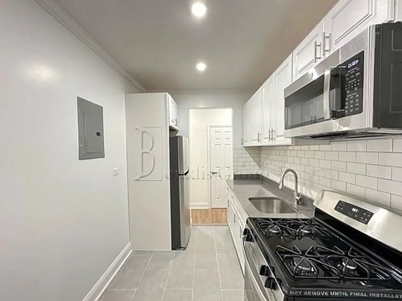 4th image of 32-37 33rd St #2