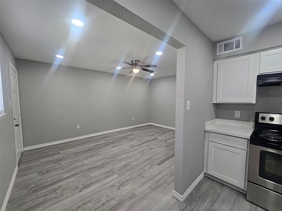 3rd image of 911 Avenue K APT 11