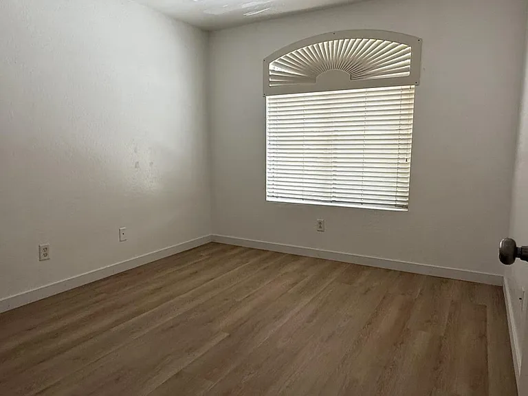 12930 W Lamar Rd — Photo 13