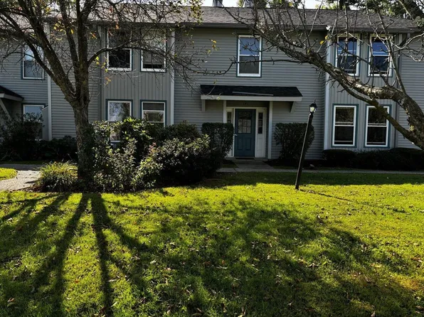 141 Ledgewood Circle #101, Burlington, VT 05401