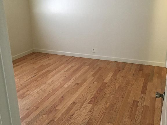 5th image of 981 Leigh Ave APT 1