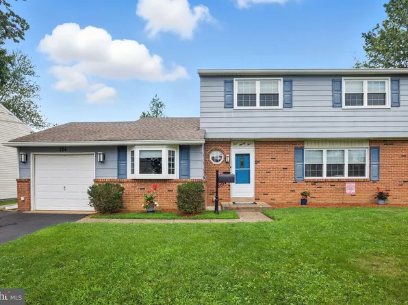 124 Wallace Dr, Warminster, PA 18974