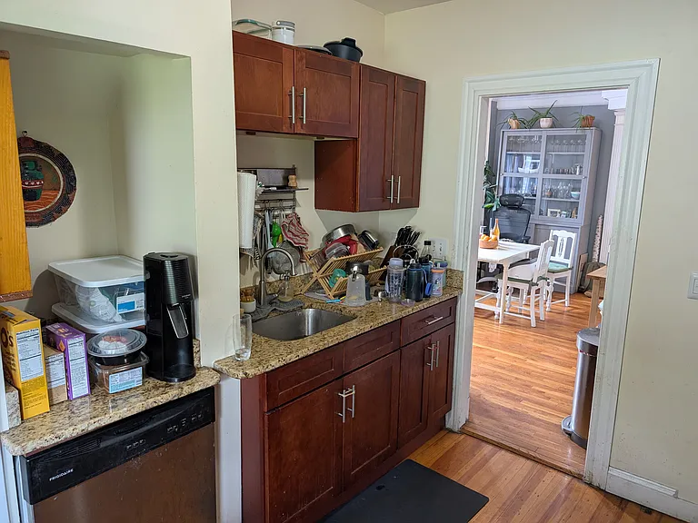 9 Derne St #1 — Photo 5