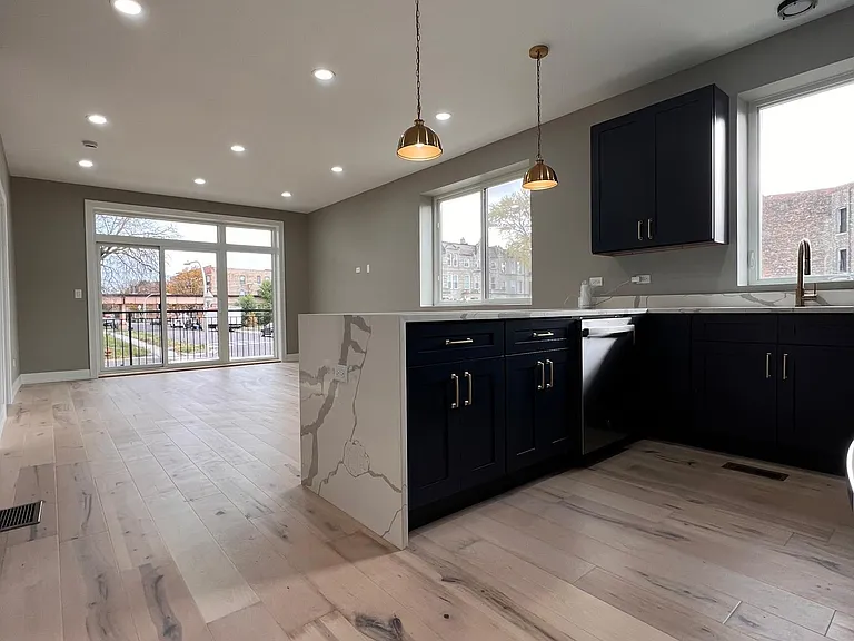 226 E 48th St #1W — Photo 13
