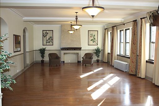 2nd image of 6731 S Jeffery Blvd APT 302