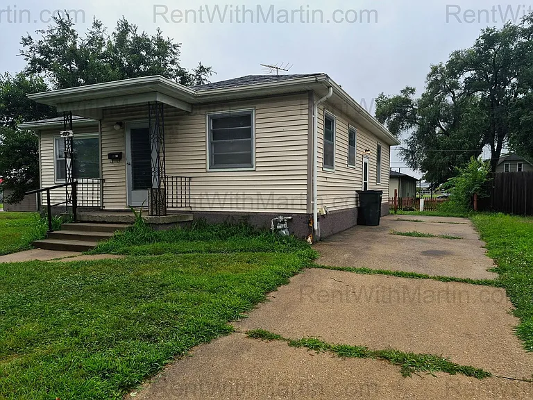 413 Hope Ave — Photo 1