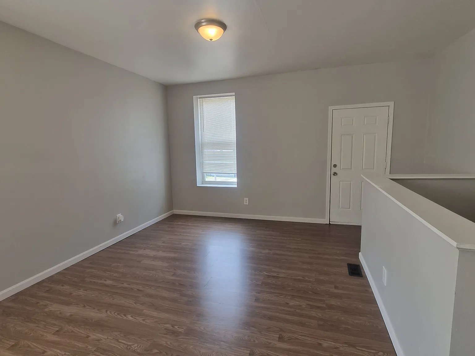 2852 Pennsylvania Ave — Photo 2