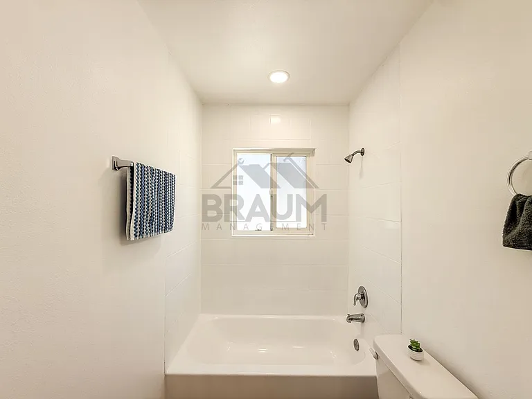 13129 OXNARD ST. — Photo 51