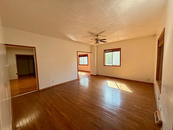 4th image of 2445 Capitol Ave