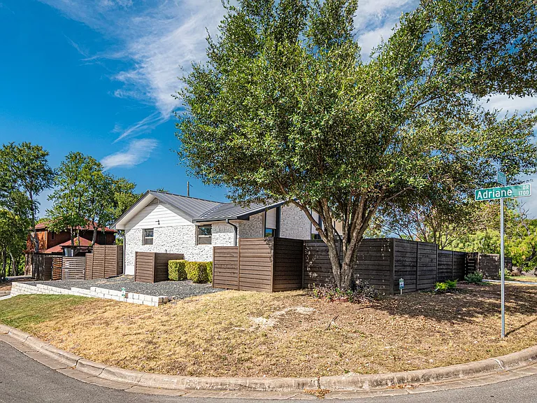 3907 Chase Cir — Photo 2