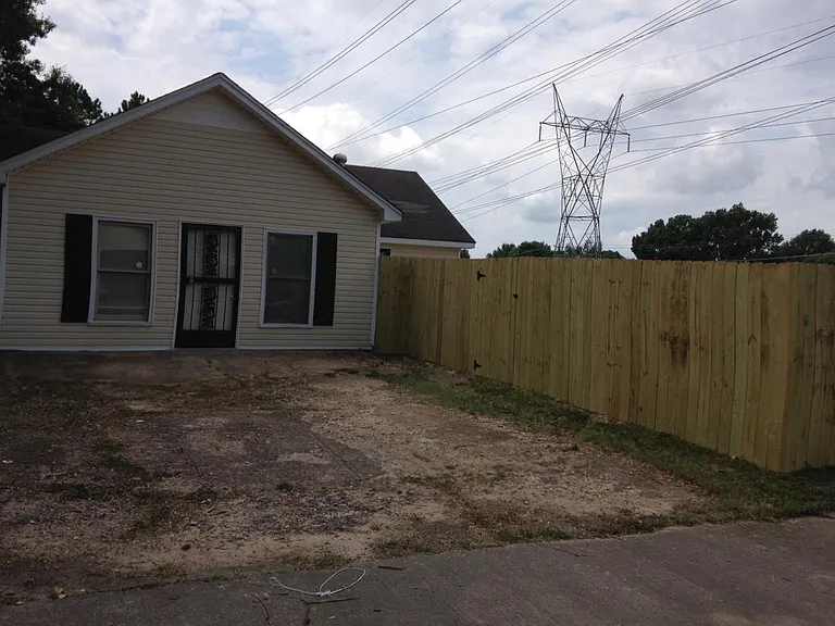 7078 Tulip Trail Dr — Photo 3