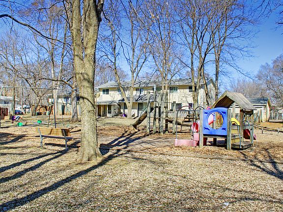 3rd image of 717 Garnet Dr