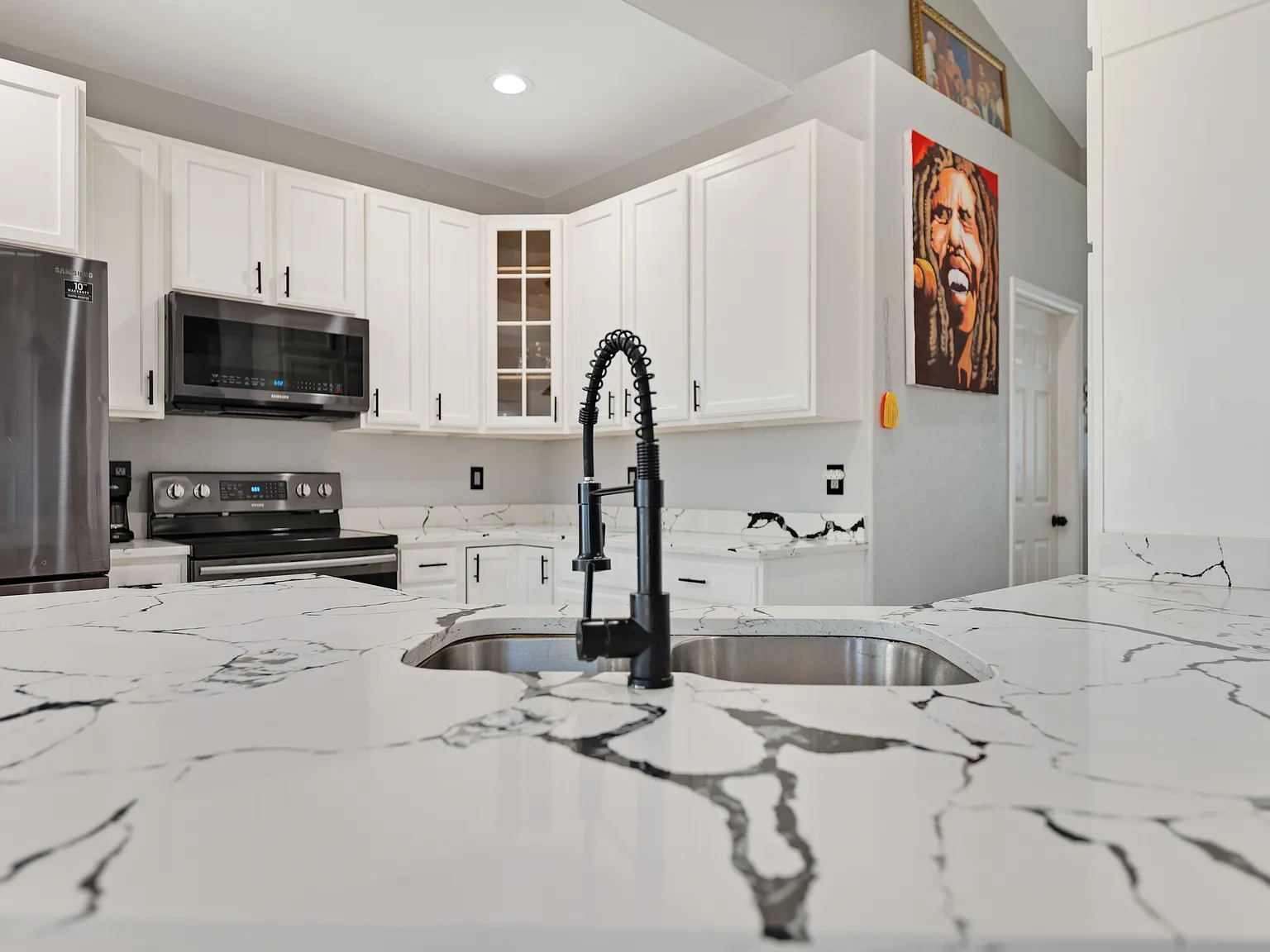 4 bed, 2264 sqft, $6,000 — Photo 3