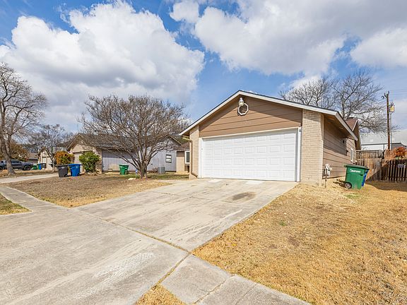 3rd image of 5718 Champions Hill Dr